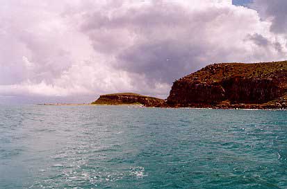 31kb - Ilha de Santa Bárbara com Redonda ao fundo